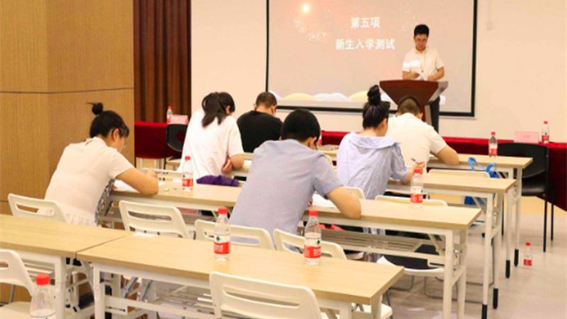 小标题：了解证书含金量，别被“保过”误导