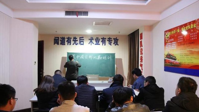 在实操考试中，考生需严格按照操作规程进行操作，确保安全。以下是一些常见操作规范：