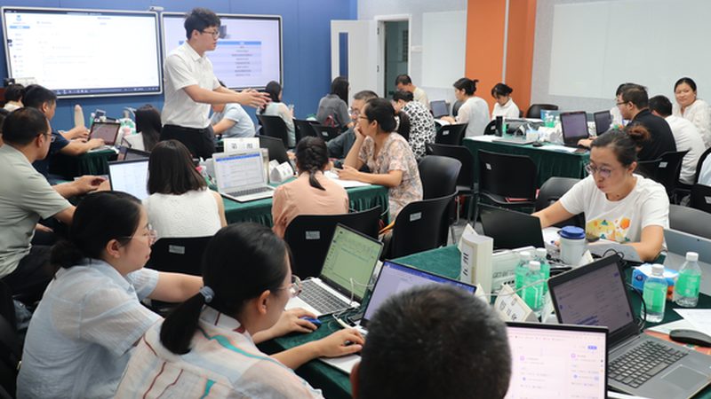 周末叉车培训，课程如何安排更高效？**