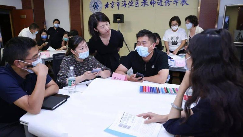 然而，学历教育也存在一定的局限性：